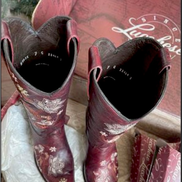 Lucchese size 7C. Western Boots 
Roses embroidered
Aggie Maroon 
Burgundy - Picture 2 of 6